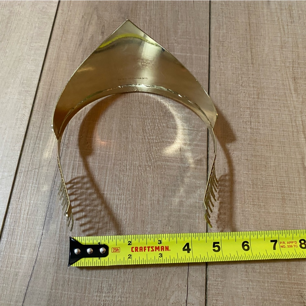 DC Comics Gold and Red Wonder Woman Accessories - Picture 3 of 9